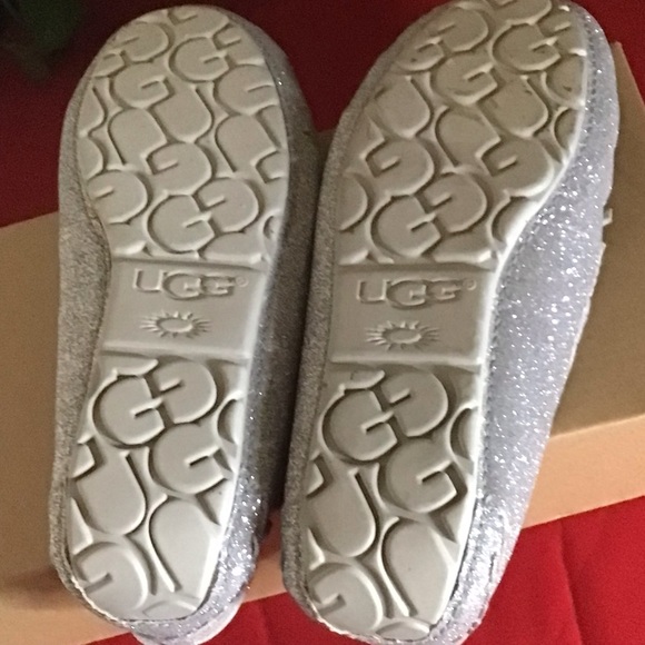 UGGs, women, glitter slip on shoe. - Picture 4 of 10